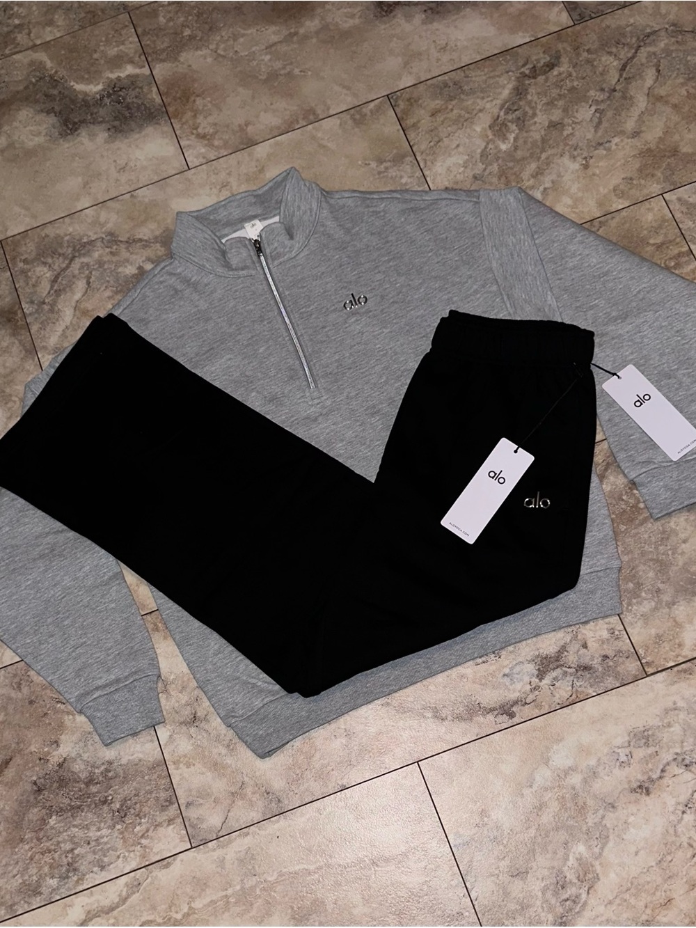 Alo Yoga Accolade 1/4 Zip & Straight Leg Sweatpants Set Black/Grey Size Medium